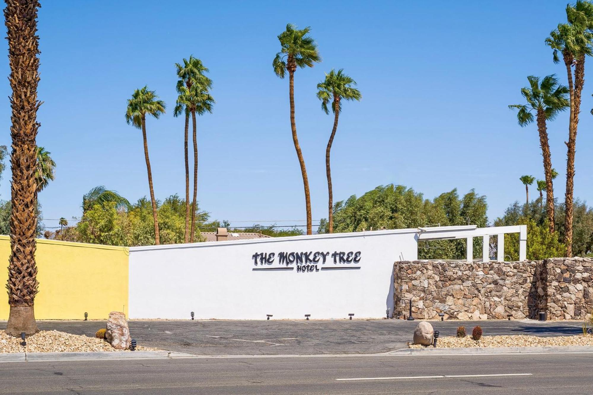 The Monkey Tree Hotel Buyout By Avantstay Entire Hotel Buyout Funky Rooms W Modern Amenities Palm Springs Bagian luar foto